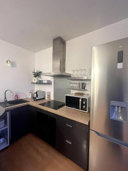 Apartment Wondersuite - Centre Avec Parking Couvert -15mn De Paris Et 10 Mn De Stade De France, Wifi, Netflix Deuil-la-Barre